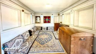 نمای داخلی اتاق برسو اقامتگاه سنتی میناس - اصفهان